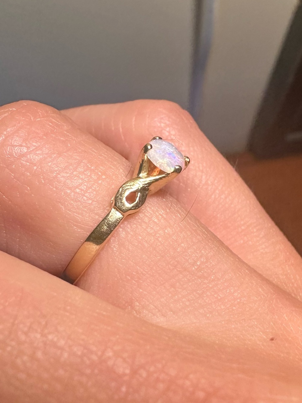 Trubrite Estate Ring- 14k stamped yellow gold & celestial opal, size 5. Rare! - Picture 4 of 7
